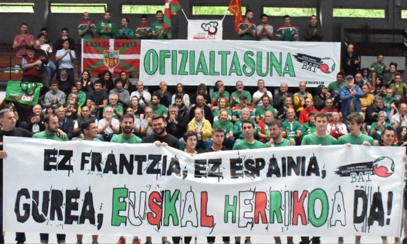 Euskal Herri osoko pilotariak aintzat hartuko dituen Euskal Selekzioa aldarrikatuko dute Hendaian ostiralean