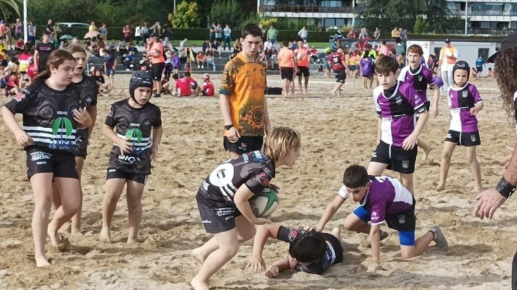 Plakajerik gabeko txikientzako udako errugbi sasoia abiatzen du Txingudi Rugby Klubak