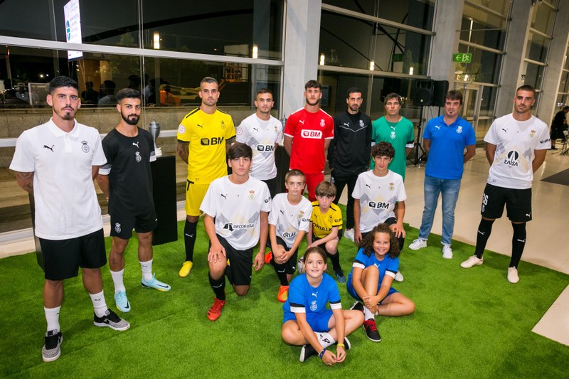 REAL UNIONEK DENBORALDI BERRIRAKO JANTZIAK AURKEZTU DITU