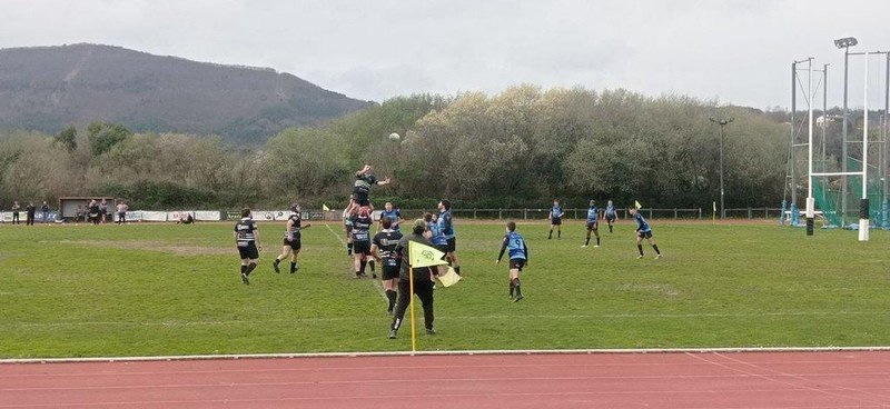 TXINGUDI RUGBY KLUBEKO SENIORREK GARAIPENA ESKURATU ZUTEN
